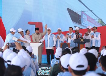Mendagri Dampingi Presiden Prabowo Luncurkan Kelembagaan 80.000 Kopdeskel Merah PutihÂ