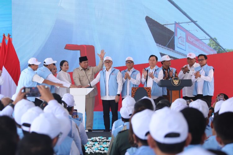 Mendagri Dampingi Presiden Prabowo Luncurkan Kelembagaan 80.000 Kopdeskel Merah Putih 