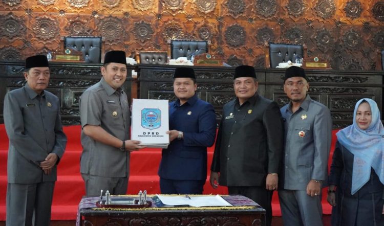 DPRD Merangin Setujui Ranperda APBD 2024 Jadi Peraturan Daerah