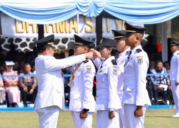 Melantik Pamong Praja Muda lulusan IPDN Angkatan XXXII, Mendagri Imbau Alumni IPDN Bekerja secara Profesional dan Berpegang Teguh pada KeilmuanÂ