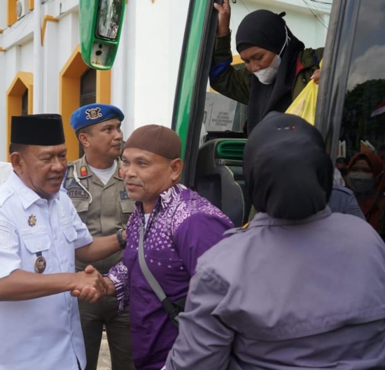 Kedatangan Jamaah Haji Kabupaten Merangin Kloter 18 disambut Wabup  Khafidh Moein