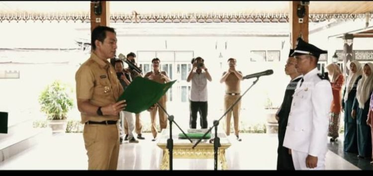 Bupati Fadhil Arief Lantik PAW Kades Pasar Terusan, Tekankan Ketahanan Pangan