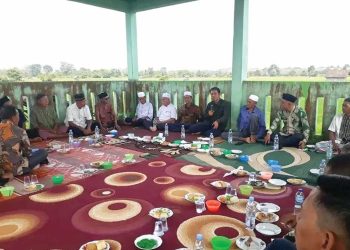 Bupati Fadhil Arief Hadiri Tradisi Sedekah Bubur Warga Pasar Terusan
