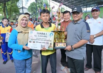 Sukses Harumkan Kota Jambi, Walikota Maulana Serahkan Hadiah Kepada Ratusan Siswa SMP