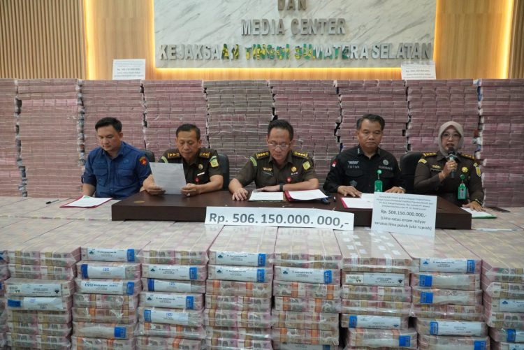 Kejaksaan Tinggi Sumsel Sita Uang Rp506 Milyar Terkait Kasus Korupsi Pemberian Kredit Ke PT. BSS dan PT. SAL  