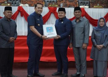 Bupati H M Syukur Dengarkan Pandangan Umum Fraksi-Fraksi Dewan Terhadap Ranperda RPJPD Merangin Tahun 2025-2029