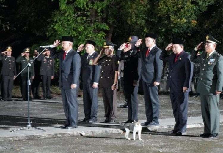 Wabup Merangin H A Khafidh Pimpin Apel Kehormatan dan Renungan Suci di TMP Patriot Bhakti