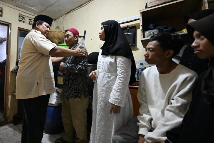 Presiden Prabowo Takziah ke Rumah Duka Affan Kurniawan, Sampaikan Duka Cita Mendalam