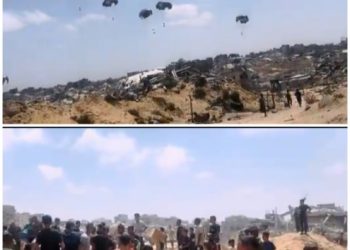 Payung Parasut dari Pesawat Hercules C-130J milik TNI AU Terjunkan Bantuan untuk Gaza