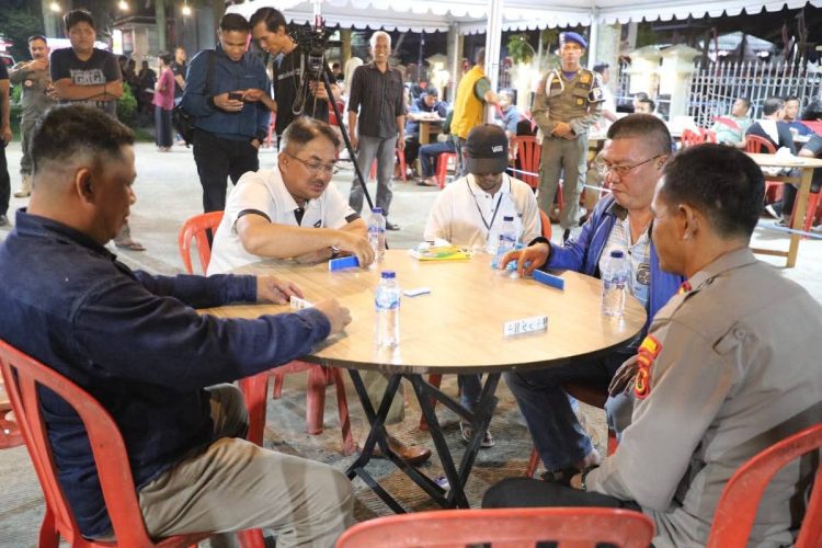 Semarak HUT RI dan Hari Jadi Tanjab Barat, Bupati Anwar Sadat Buka Turnamen Domino 2025: Ajang Hiburan Bernilai Silaturahmi