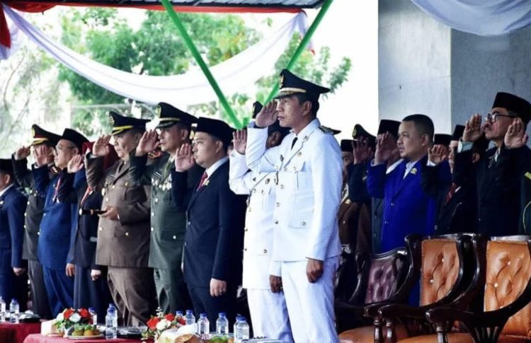 Bupati dan Wabup Batanghari Hadiri Upacara Penurunan Bendera Peringatan HUT ke-80 Republik Indonesia