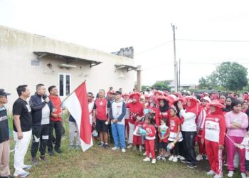 Ketua DPRD Kemas Faried Alfarelly Ikuti Jalan Santai bersama Ratusan Warga Teratai Peringati HUT RI