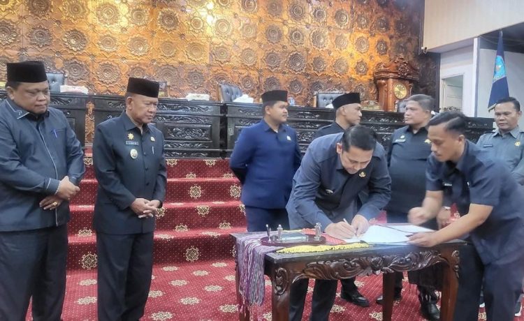 Bupati Merangin H M Syukur dan Pimpinan Dewan Sepakat Tandatangani Perubahan KUA dan PPAS Tahun Anggaran 2025