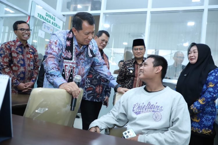 Tinjau MPP Kota Jambi, Wamen PANRB Pastikan Pelayanan Publik Berjalan dengan Baik 