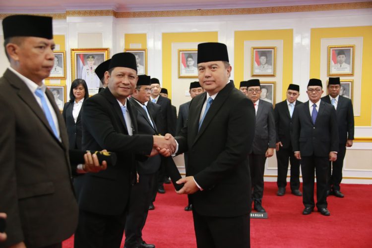 Sekjen Kemendagri Tomsi Lantik Lima Pejabat Pimpinan Tinggi Pratama, Ini Nama-Namanya