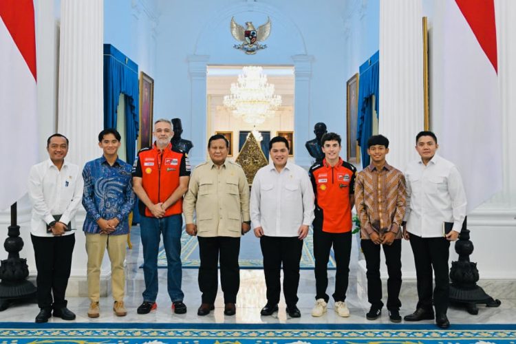 Presiden Prabowo Terima Kunjungan Juara Dunia MotoGP Marc Marquez dan Dua Pembalap Muda Indonesia di Istana Merdeka