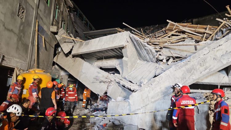 Bangunan Ponpes Al Khozyni Sidoarjo Runtuh, 91 Orang Diperkirakan Masih Tertimbun