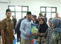 Bupati Anwar Sadat Serahkan Bantuan Sandang dan Sembako kepada Lansia dan Penyandang Disabilitas di Senyerang dan Pengabuan