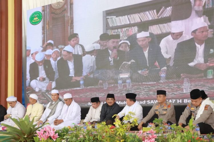 Bupati Anwar Sadat Hadiri Peringatan Maulid Nabi di Ponpes Kumpeh Daaru Attauhid