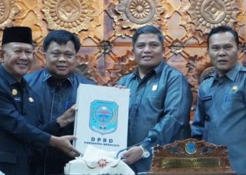 Bupati Merangin Dengarkan Pandangan Umum Fraksi-fraksi Dewan Terhadap Nota Keuangan RAPBD Perubahan 2025