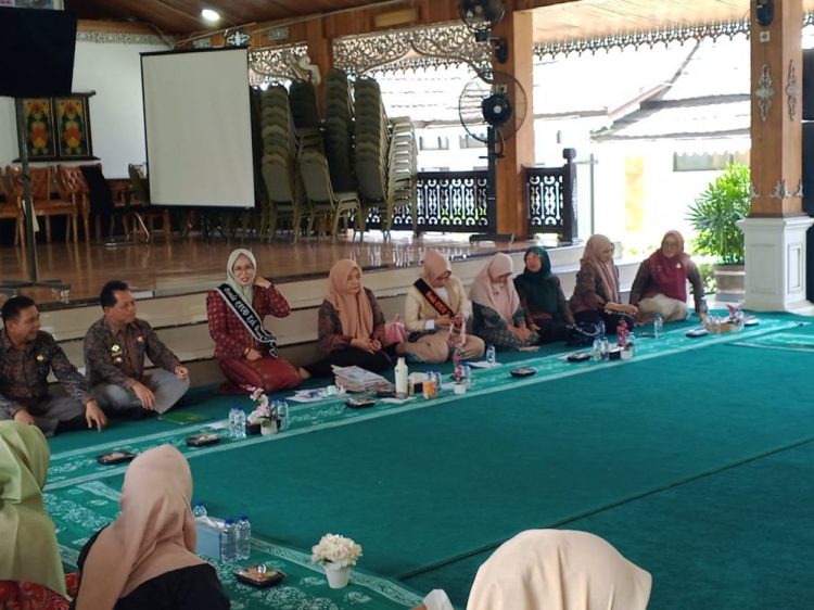 Bunda Zulva Fadhil Hadiri Acara Wajib Belajar Anak 13 Tahun