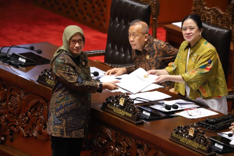 RUU tentang Perubahan Keempat atas UU Nomor 19 Tahun 2003 tentang BUMN disahkan menjadi Undang-Undang