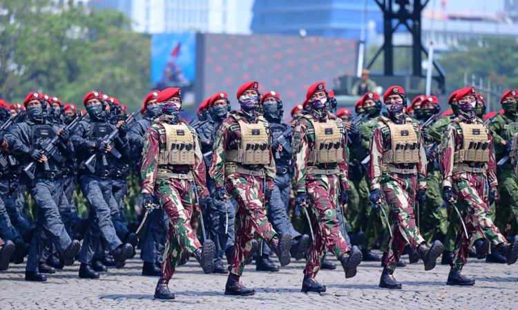 Defile Ratusan Ribu Personel dan Aksi Tempur TNI Warnai Peringatan HUT ke-80 di Lapangan Silang Monas