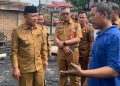 Wabup Khafid Moein Jenguk dan Santuni Keluarga Korban Kebakaran di Depan Puskesmas Bangko
