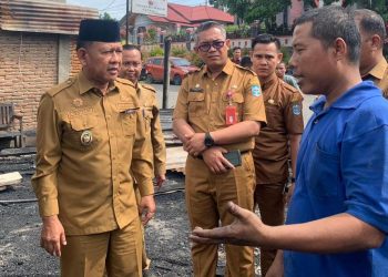 Wabup Khafid Moein Jenguk dan Santuni Keluarga Korban Kebakaran di Depan Puskesmas Bangko