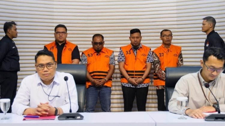 KPK Tahan 4 Tersangka Kasus Korupsi Dana Hibah Jawa Timur
