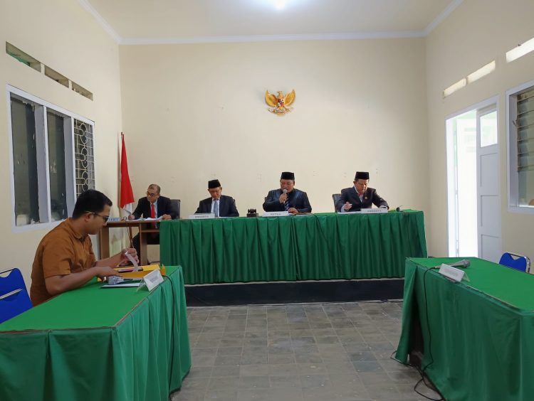 Kepsek SMP 7 Kota Jambi Kembali Mangkir Dalam Sidang ke II Soal Dana BOS