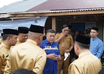 Bedah Rumah Pro Jambi Tangguh di Tebo Rampung, Kadis PUPR Jambi Dampingi Gubernur Al Haris Serahkan Kunci dan Pasang Peneng
