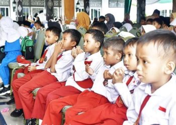 Program Batang Hari Cerdas, Pemkab Batang Hari Salurkan Dana Zakat Bantuan Biaya Pendidikan