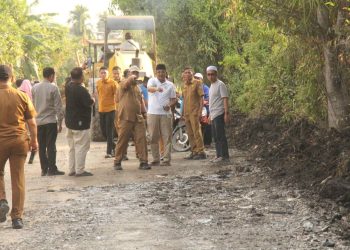 Demi Keselamatan dan Kelancaran Berkendara Masyarakat, Bupati Anwar Sadat Gerak Cepat Perbaiki Jalan yang Rusak