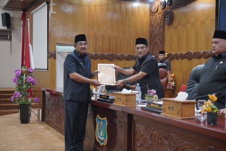 Bupati Anwar Sadat Sampaikan Tanggapan atas Pemandangan Umum Fraksi-Fraksi terhadap Ranperda Perubahan APBD 2025 pada Rapat Paripurna Ketiga