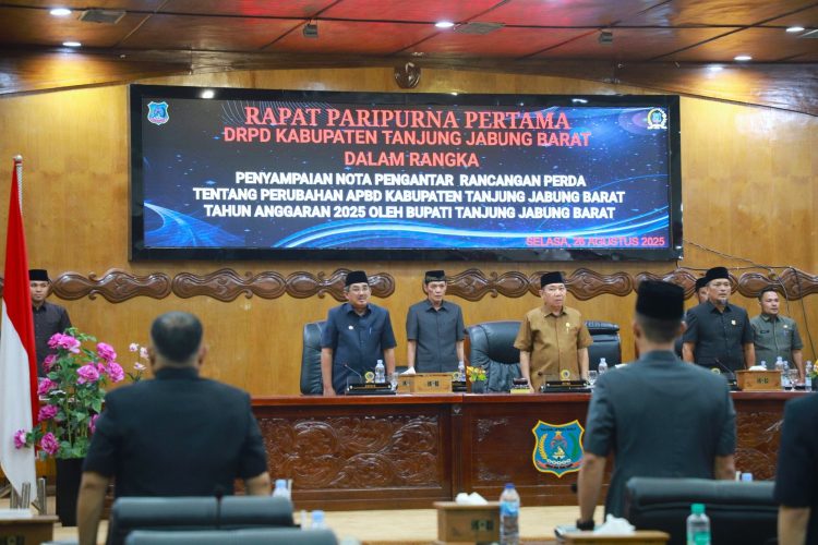 Bupati Tanjab Barat Sampaikan Nota Pengantar Ranperda Perubahan APBD Tahun 2025 pada Rapat Paripurna Pertama