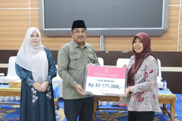Bupati Tanjab Barat Salurkan Bantuan Beras Fortivit untuk Anak Stunting dan Bantuan ATENSI Kemensos