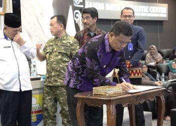 Wabup Katamso Hadiri Launching dan Penandatanganan Komitmen Pembangunan Kependudukan Provinsi Jambi 2025-2029