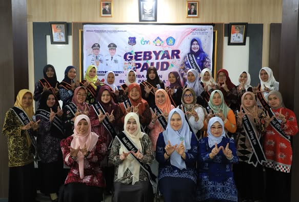 Bunda PAUD Tanjab Barat Hj. Fadhilah Sadat Buka Gebyar PAUD 2025: Dorong Peran Aktif Bunda PAUD Desa Dukung Wajib Belajar 13 Tahun