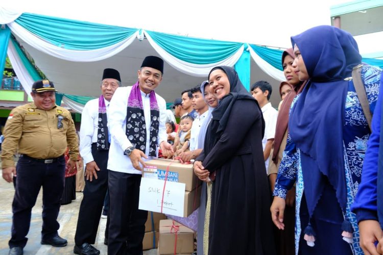 Pemerintah Salurkan Bantuan Pendidikan untuk 503 Pelajar Tanjab Barat