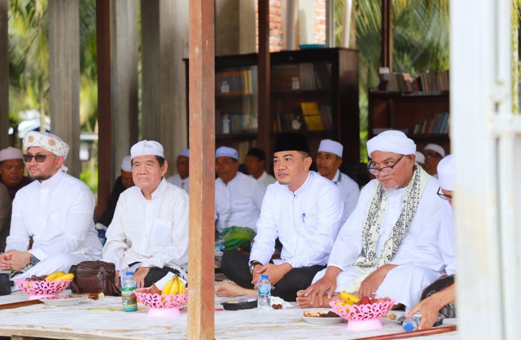 Wakili Bupati, Asisten Pemerintahan dan Kesra Hadiri Haul Jama’ dan Wisuda Akbar Tahfizul Quran Ponpes Asy-Syatibi