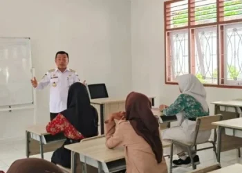 Pastikan Proses Belajar Berjalan Baik, Gubernur Al Haris Kunjungi SRMA 5