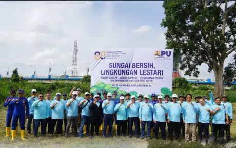 Peringati Hari Bakti PU ke-80, Dinas PUPR Jambi dan BWS Sumatera VI Gelar Bersih Sungai dan Tanam Pohon