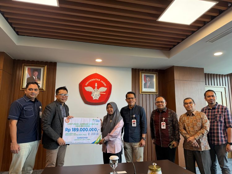 BPJS Ketenagakerjaan Serahkan Santunan Rp189 Juta kepada Ahli Waris Pegawai Unja