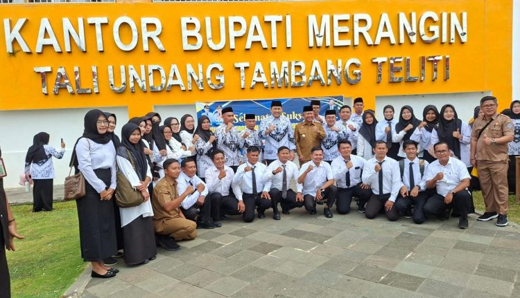 Bupati Merangin jadi Inspektur Upacara Peringatan Hari Guru Nasional ke-80 