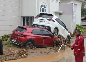 Kota Padang Provinsi Sumatera Barat diterjang Banjir Akibat Hujan Terus MengguyurÂ
