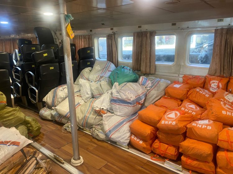 BNPB Salurkan Bantuan Logistik dan Peralatan Via Jalur Laut ke 5 Lokasi Banjir dan Longsor di Aceh