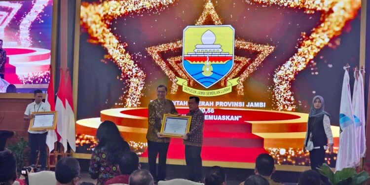 Gubernur Al Haris Raih Penghargaan Akreditasi Kearsipan Nasional Kategori “Sangat Memuaskan”