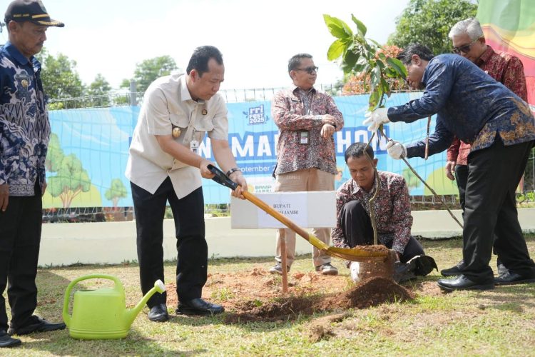 Bupati Muaro Jambi BBS Hadiri Kegiatan Penanaman Pohon