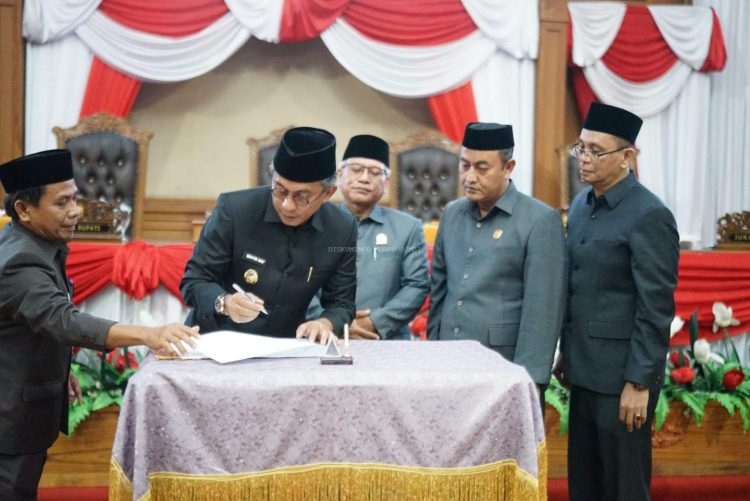 Wabup Junaidi H. Mahir Hadiri Paripurna DPRD Tentang Penyampaian 4 Ranperda Kabupaten Muaro Jambi